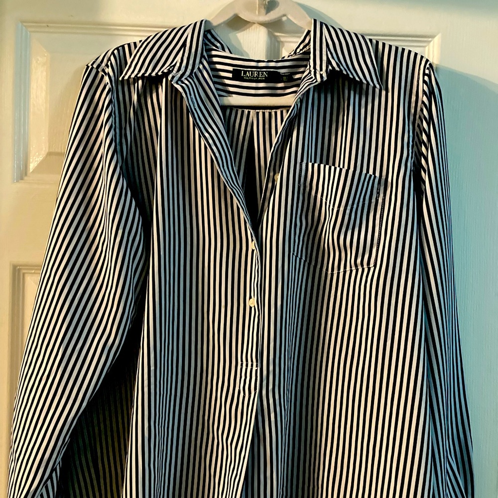 4 Dress shirts/casual button ups